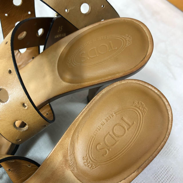 TOD'S(トッズ)のTod's  イタリア ハンドメイド ヌメ革 キャメル 22cm レディースの靴/シューズ(サンダル)の商品写真