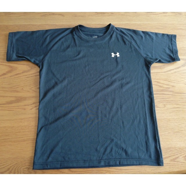 UNDER ARMOUR(アンダーアーマー)のアンダーアーマー　Tシャツ　150 キッズ/ベビー/マタニティのキッズ服男の子用(90cm~)(Tシャツ/カットソー)の商品写真