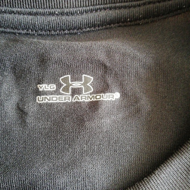 UNDER ARMOUR(アンダーアーマー)のアンダーアーマー　Tシャツ　150 キッズ/ベビー/マタニティのキッズ服男の子用(90cm~)(Tシャツ/カットソー)の商品写真