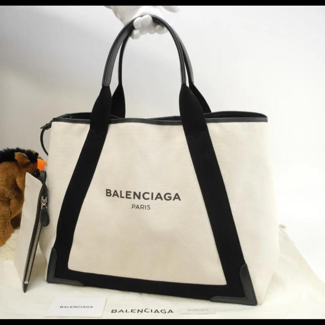 Balenciaga - バレンシアガネイビーカバMキャンパス/レザー白黒トートバック 美品の通販 by 本日のみ値下げ交渉可能｜バレンシアガ