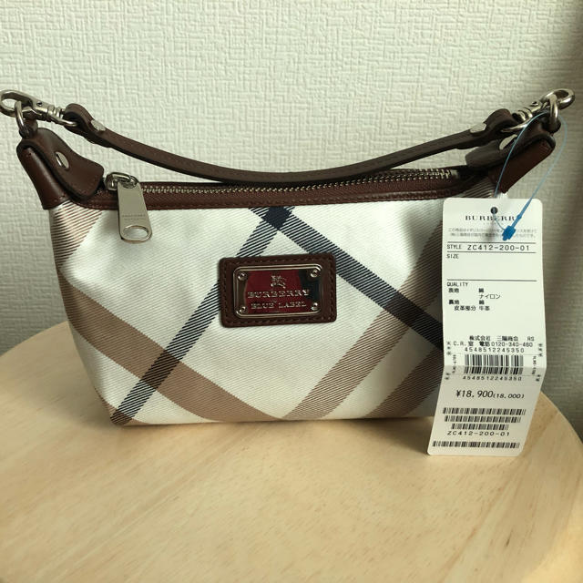 BURBERRY BLUE LABEL(バーバリーブルーレーベル)のBURBERRY  BLUE LABEL バック（ポーチサイズ） レディースのファッション小物(その他)の商品写真