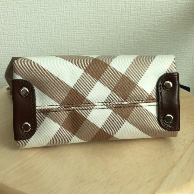 BURBERRY BLUE LABEL(バーバリーブルーレーベル)のBURBERRY  BLUE LABEL バック（ポーチサイズ） レディースのファッション小物(その他)の商品写真