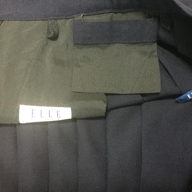 ELLE(エル)の学校 制服 スカート 夏用 ELLE 中学 阪急百貨店 ウエスト60 紺 レディースのスカート(ひざ丈スカート)の商品写真