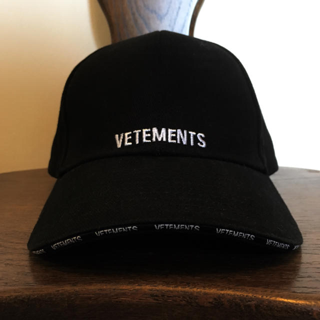 VETEMENTS(ヴェトモン) キャップ ブラックメンズ