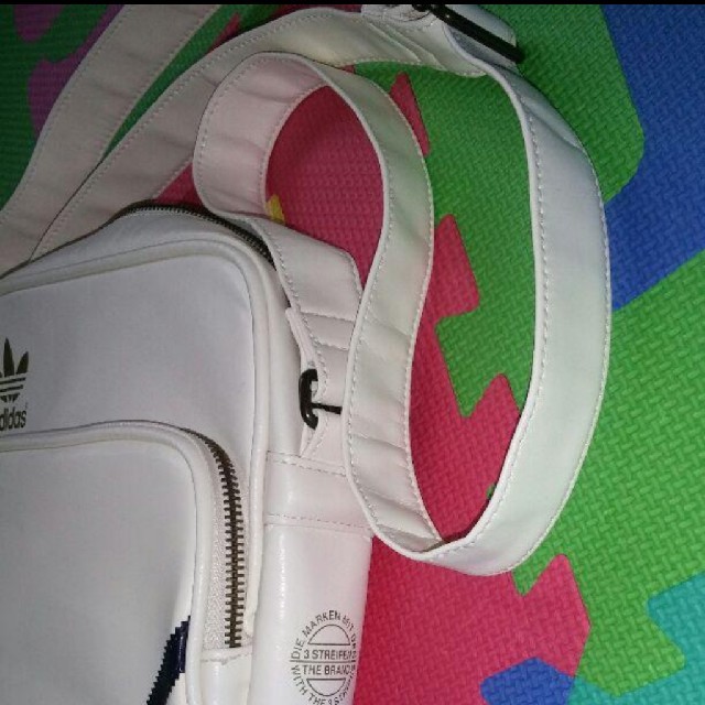 adidas(アディダス)の新品未使用★アディダスadidas★サンバSAMBA★ショルダーバッグ★白 メンズのバッグ(ショルダーバッグ)の商品写真