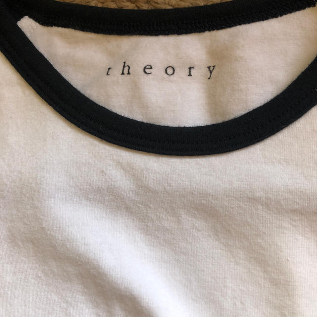 theory(セオリー)の未使用に近い6月いっぱいお値下げ レディースのトップス(Tシャツ(半袖/袖なし))の商品写真