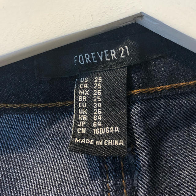 FOREVER 21(フォーエバートゥエンティーワン)のforever21 デニム レディースのパンツ(デニム/ジーンズ)の商品写真