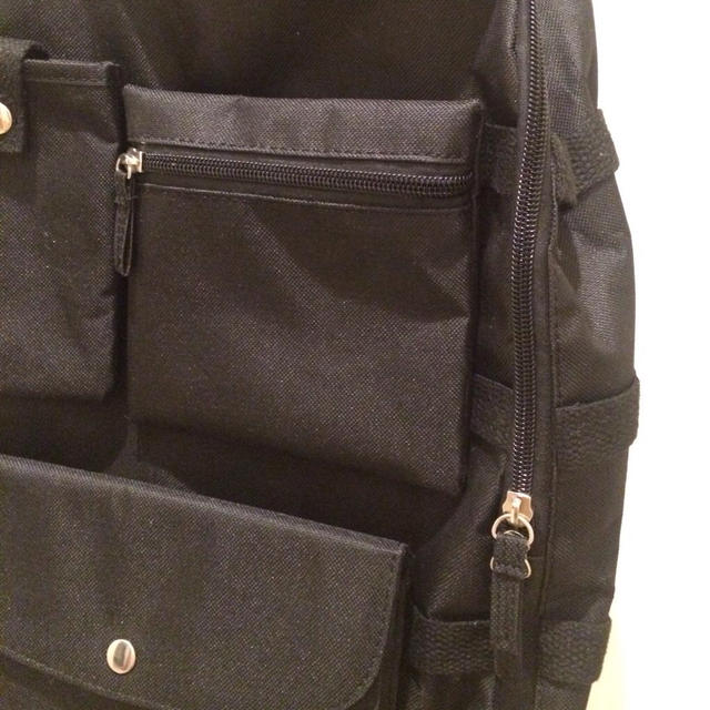 I am I(アイアムアイ)のIAMI ポッケいっぱい黒リュック レディースのバッグ(リュック/バックパック)の商品写真