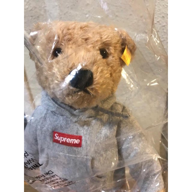 Supreme(シュプリーム)のSupreme Steiff Bear シュプリーム シュタイフ ベア エンタメ/ホビーのおもちゃ/ぬいぐるみ(ぬいぐるみ)の商品写真