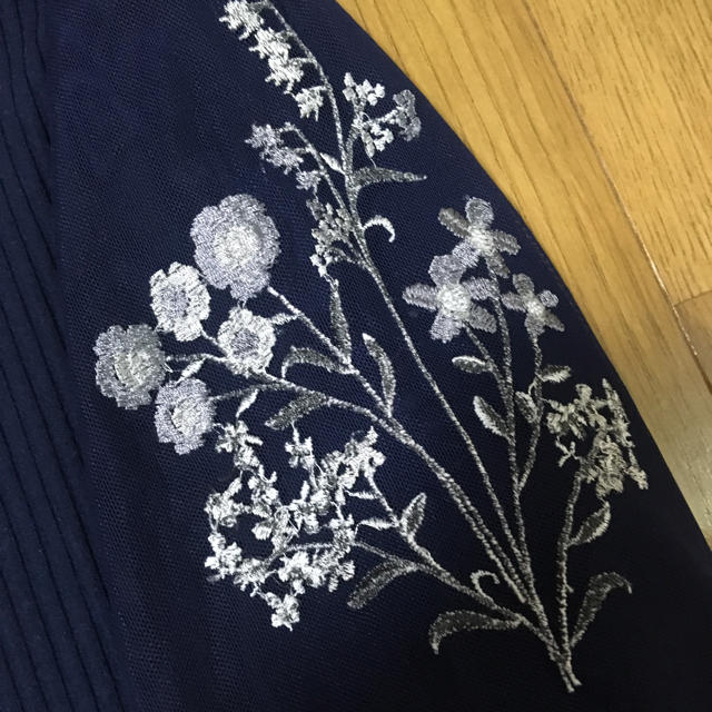 ITS'DEMO(イッツデモ)のイッツデモ  刺繍スリーブカットソー レディースのトップス(カットソー(長袖/七分))の商品写真