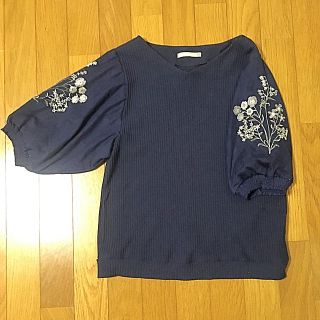 イッツデモ(ITS'DEMO)のイッツデモ  刺繍スリーブカットソー(カットソー(長袖/七分))