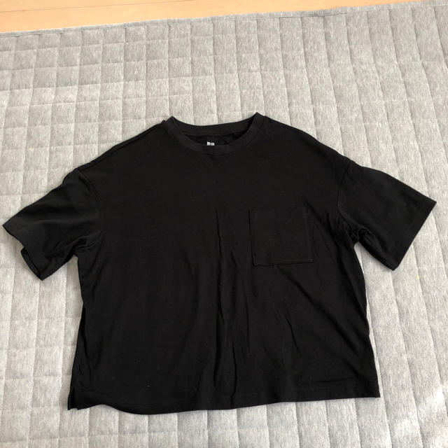 UNIQLO(ユニクロ)のブラックTシャツ レディースのトップス(Tシャツ(半袖/袖なし))の商品写真