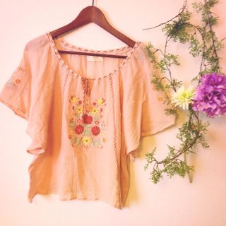 ダブルクローゼット(w closet)のW closet☆刺繍カットソー(カットソー(半袖/袖なし))