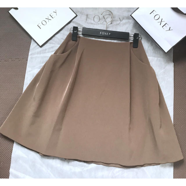 FOXEY(フォクシー)の現行ロゴ✨FOXEYイリプスフレア38 レディースのスカート(ひざ丈スカート)の商品写真