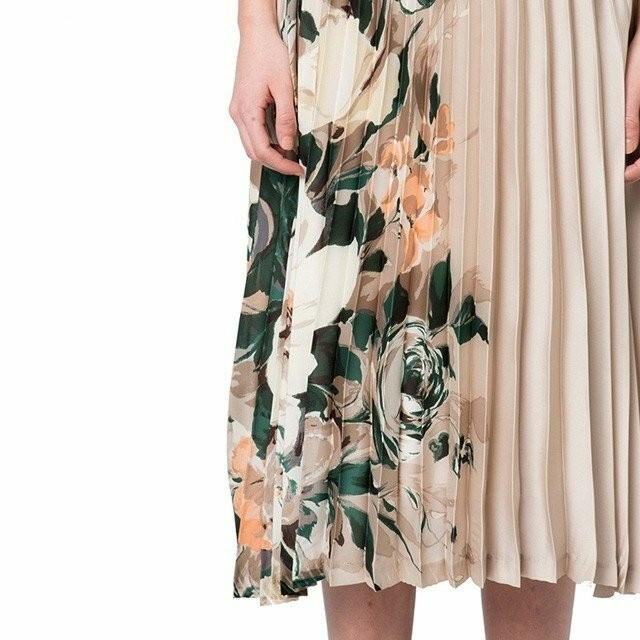 CLANE クラネ PAINTING FLOWER PLEATS SKIRT