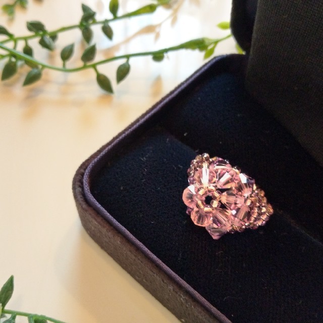 SWAROVSKI(スワロフスキー)のハンドメイドリング　紫陽花 ハンドメイドのアクセサリー(リング)の商品写真