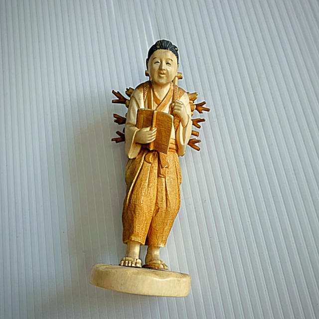 骨董品・二宮金次郎 宝山作 ・ アンティーク品 古い物 象牙風 美術品