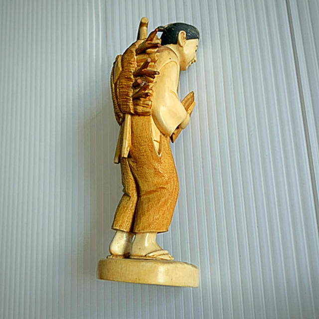 骨董品・二宮金次郎 宝山作 ・ アンティーク品 古い物 象牙風 美術品 骨董品・二宮金次郎 宝山作 ・ アンティーク品 古い物 象牙風 美術品