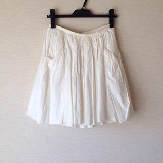 トゥモローランド(TOMORROWLAND)のMACPHEE ♡白スカート(ひざ丈スカート)