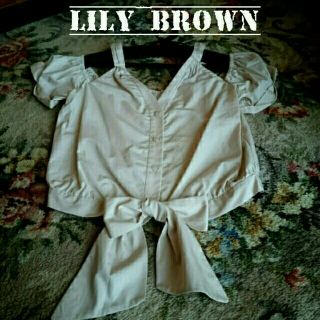 リリーブラウン(Lily Brown)のLily⭐トップス ※本日のみ大幅値下げ(シャツ/ブラウス(半袖/袖なし))