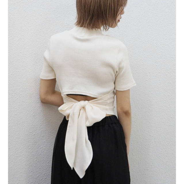 EVRIS(エヴリス)のEVRIS BACKリボントップスTOPS レディースのトップス(カットソー(半袖/袖なし))の商品写真