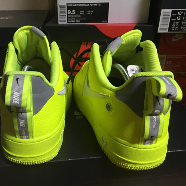 NIKE(ナイキ)のエアフォース 1 LV8 ユーティリティ VOLT  メンズの靴/シューズ(スニーカー)の商品写真