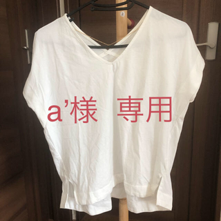 アンデミュウ(Andemiu)の専用-Andemiu チャーム付VネックTシャツ ホワイト(Tシャツ(半袖/袖なし))