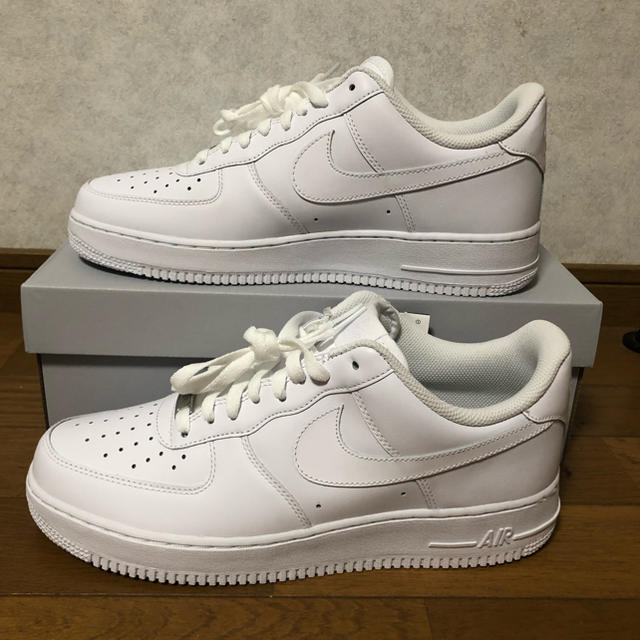 NIKE(ナイキ)のNIKE AIR FORCE 1 '07 low  ナイキエアフォース メンズの靴/シューズ(スニーカー)の商品写真