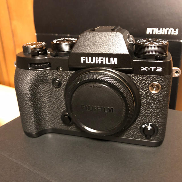 富士フイルム(フジフイルム)のフジフィルム FUJIFILM X-T2 レンズキット スマホ/家電/カメラのカメラ(ミラーレス一眼)の商品写真