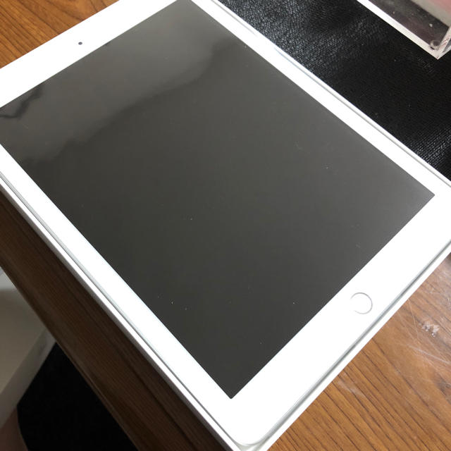 新品  iPad  6世代  32ギガ 2