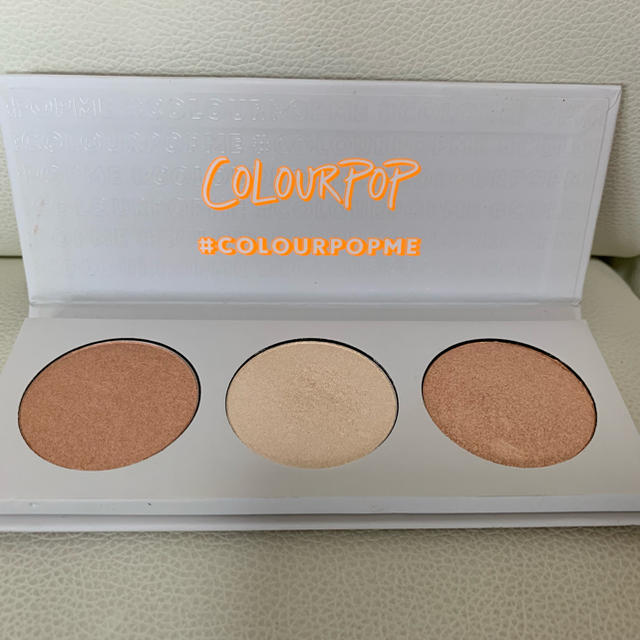 colourpop(カラーポップ)のcolour pop ハイライトパレット コスメ/美容のベースメイク/化粧品(フェイスカラー)の商品写真