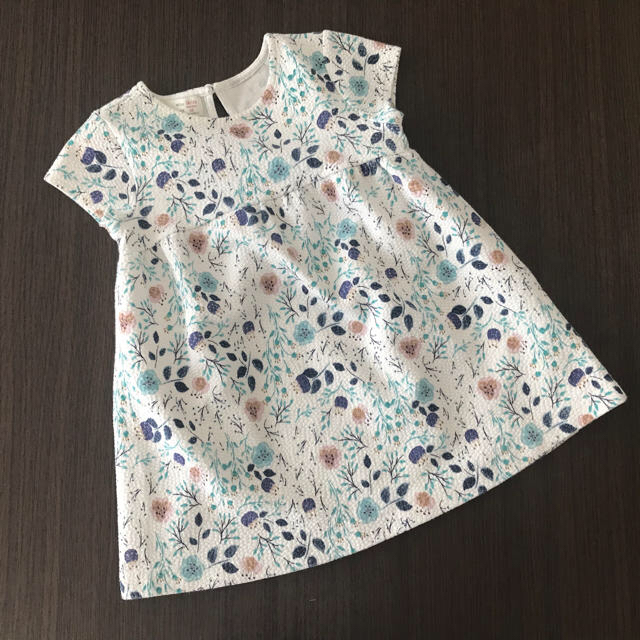 ZARA KIDS(ザラキッズ)のZara baby ■ 花柄 ワンピース   90 キッズ/ベビー/マタニティのキッズ服女の子用(90cm~)(ワンピース)の商品写真