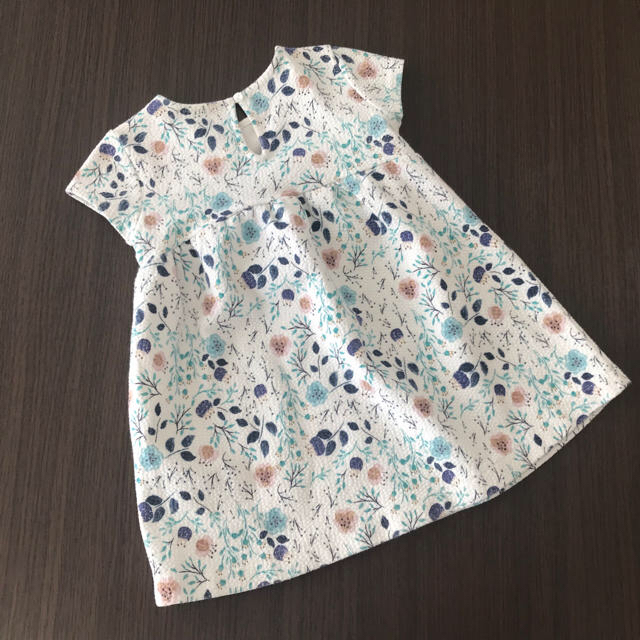 ZARA KIDS(ザラキッズ)のZara baby ■ 花柄 ワンピース   90 キッズ/ベビー/マタニティのキッズ服女の子用(90cm~)(ワンピース)の商品写真