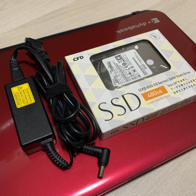 東芝dynabook T85 レッド SSD 8GB 中古美品