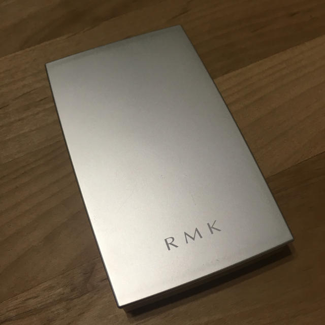 RMK(アールエムケー)のRMK シルクフィット フェイスパウダー P01 コスメ/美容のベースメイク/化粧品(フェイスパウダー)の商品写真