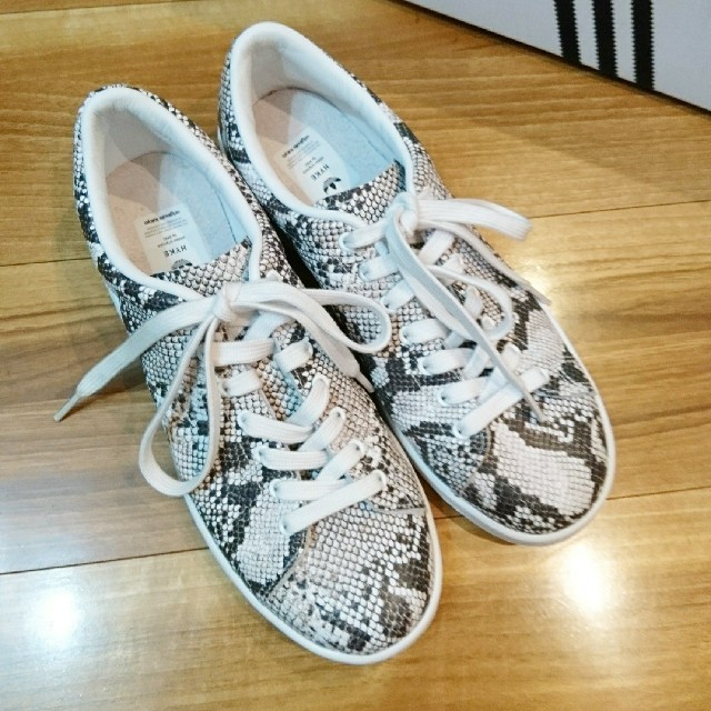 HYKE×adidas ハイク×アディダス コラボ パイソン柄 スニーカー 肌触りがいい 8670円