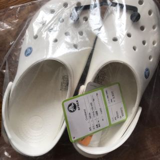 クロックス(crocs)の新品 クロックス白 26 医療用や夏サンダルとして(サンダル)