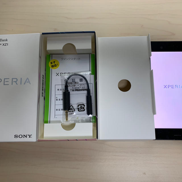 スマートフォン/携帯電話SoftBank 701SO SONY Xperia XZ1 ブラック ケース付