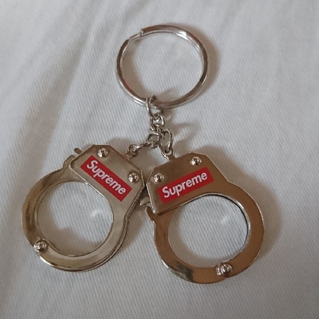 買い取り supreme Handcuffs Keychain 新品未開封 ecousarecycling.com