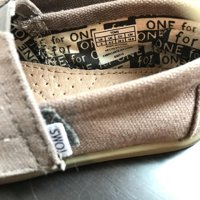 TOMS(トムズ)の TOMS グレー T9 16センチ トムズ シューズ 子供 キッズ/ベビー/マタニティのキッズ靴/シューズ(15cm~)(スリッポン)の商品写真