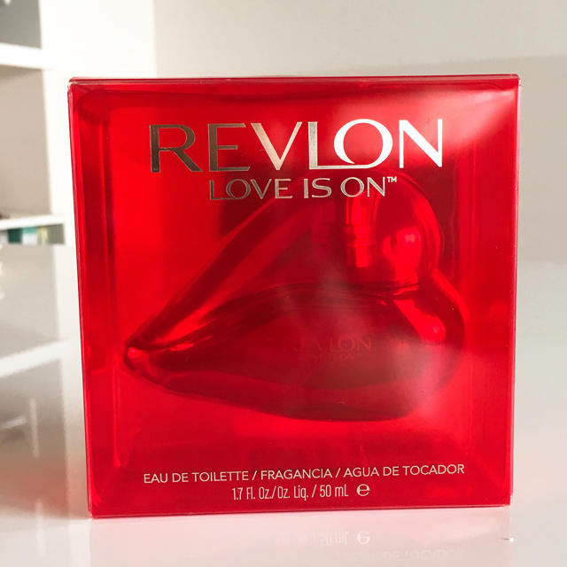 REVLON(レブロン)のRevlon 香水 未使用品 ラブイズオン コスメ/美容の香水(香水(女性用))の商品写真