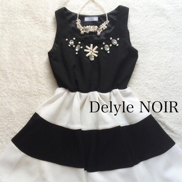 Delyle NOIR(デイライルノアール)のビジューボーダーOP♡ レディースのワンピース(ミニワンピース)の商品写真