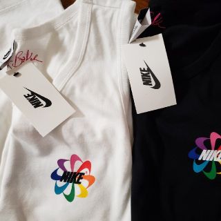 ナイキ(NIKE)のNIKE　BETRUE　タンクトップ　白黒二枚セット(Tシャツ/カットソー(半袖/袖なし))