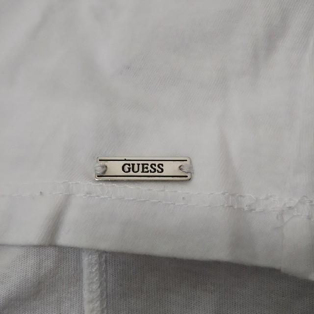 GUESS(ゲス)のゲス 白Tシャツ Mサイズ レディースのトップス(Tシャツ(半袖/袖なし))の商品写真