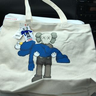 ユニクロ(UNIQLO)のUNIQLO KAWS トートバッグ(トートバッグ)