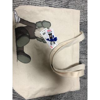 ユニクロ(UNIQLO)のkaws uniqlo(トートバッグ)