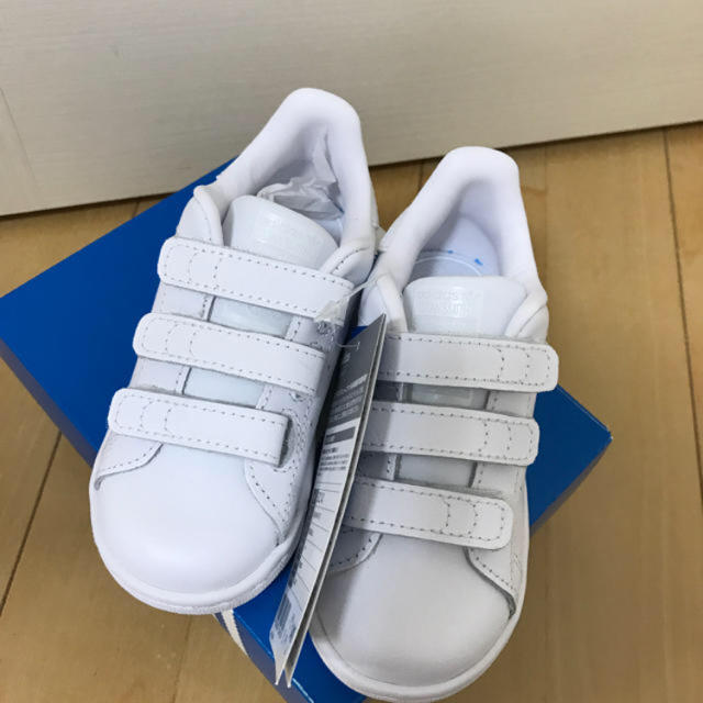 adidas(アディダス)の新品★アディダス★スタンスミス★キッズ★14 キッズ/ベビー/マタニティのベビー靴/シューズ(~14cm)(スニーカー)の商品写真