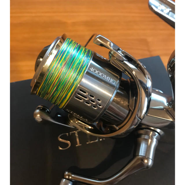 SHIMANO(シマノ)の18ステラ 4000MHG新品 スポーツ/アウトドアのフィッシング(リール)の商品写真