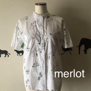 メルロー(merlot)のmerlot アート風人物プリントがオシャレ 半袖 シャツ ブラウス(Tシャツ/カットソー(半袖/袖なし))