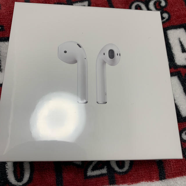 Apple(アップル)のair pods スマホ/家電/カメラのオーディオ機器(ヘッドフォン/イヤフォン)の商品写真